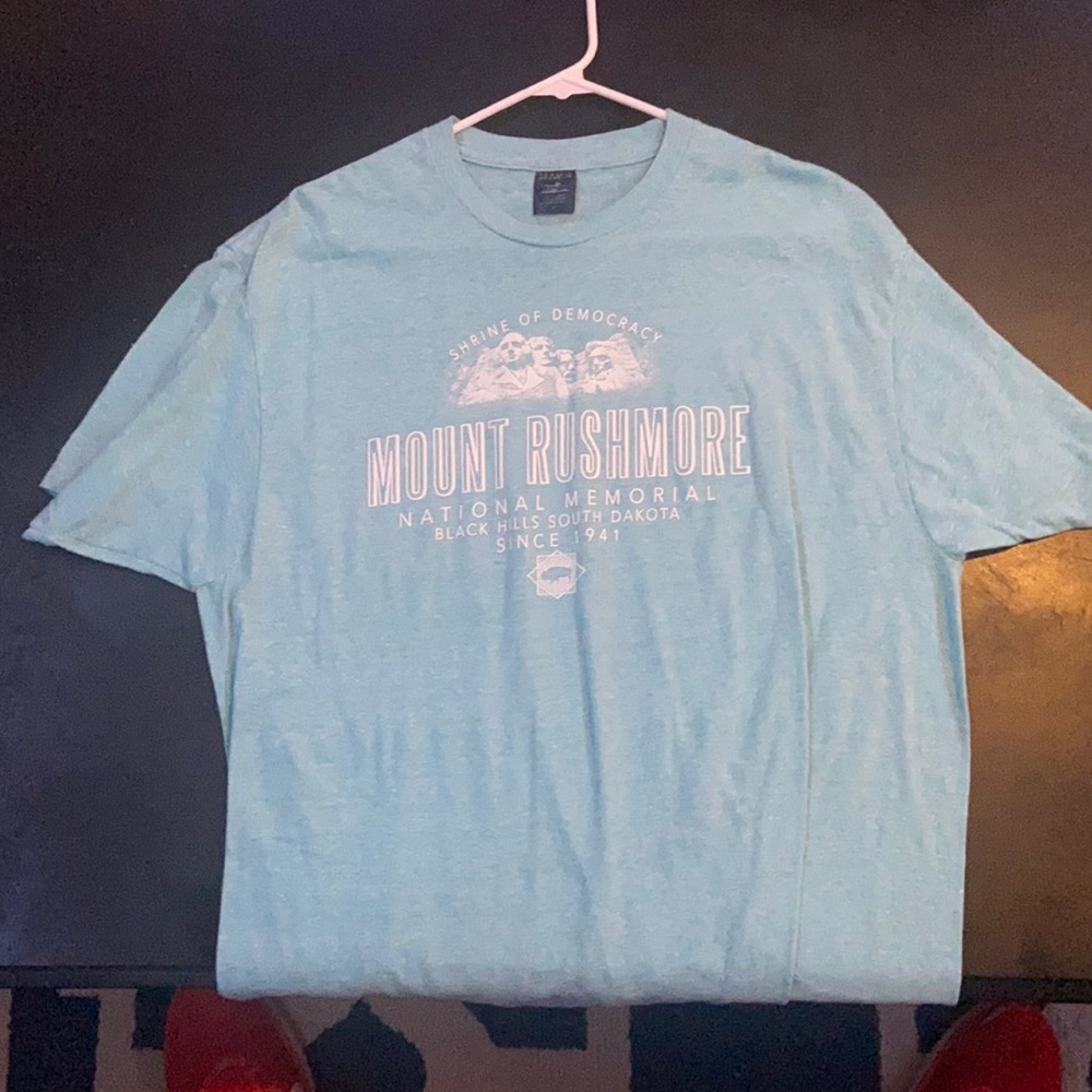 Mount Rushmore tee